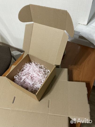 Крафтовые коробки с окошком и без