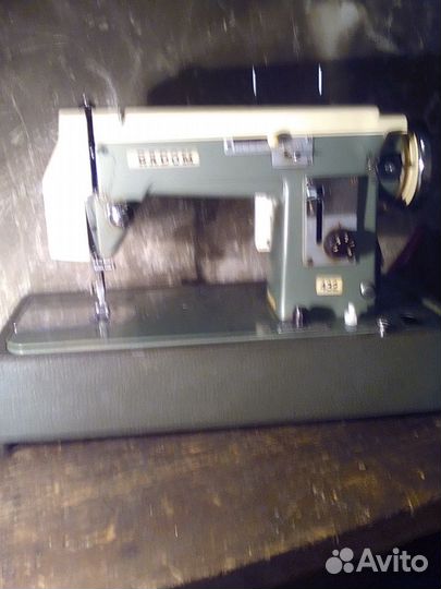 Швейная машина Радом