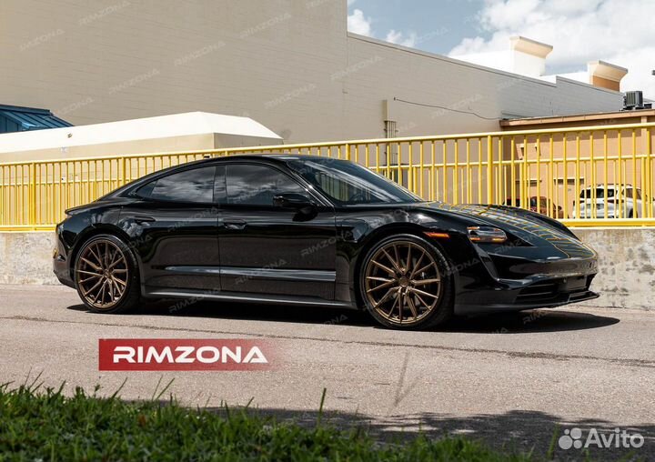Кованые диски R22 на Porsche Panamera
