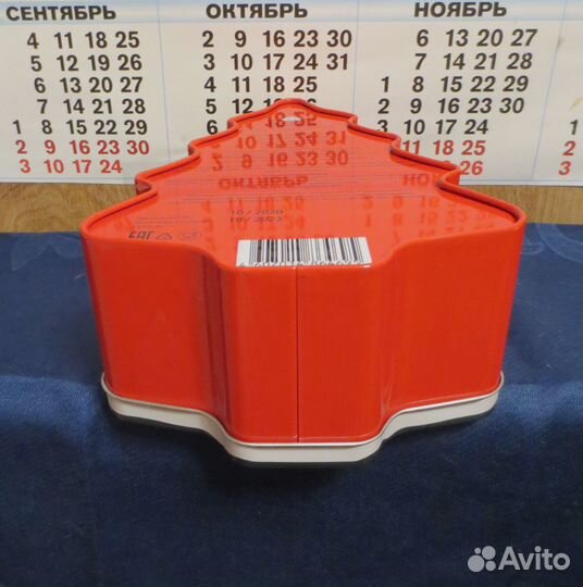 Жестяная коробка из-под чая в новогодней тематике