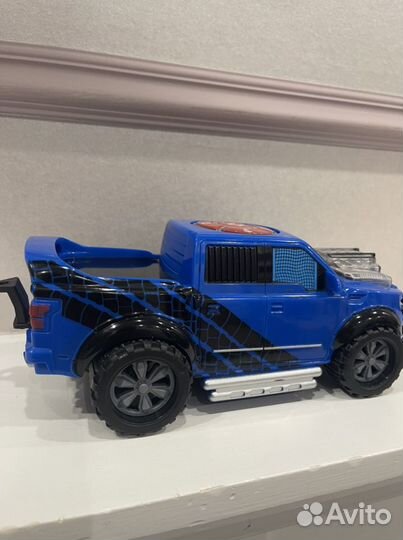 Детская машинка на батарейках