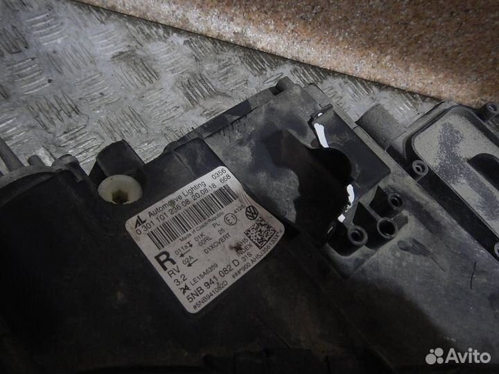 Фара правая Volkswagen Tiguan