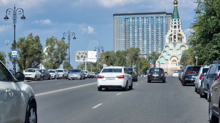 370 м2 на 1 линии городской магистрали