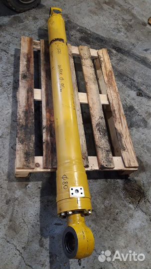 Гидроцилиндр стрелы экскаватора Komatsu PC220-7