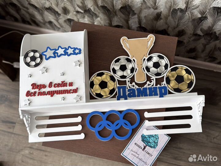 Медальница из дерева именная