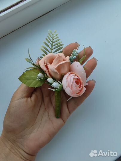 Бутоньерки для жениха и подружки