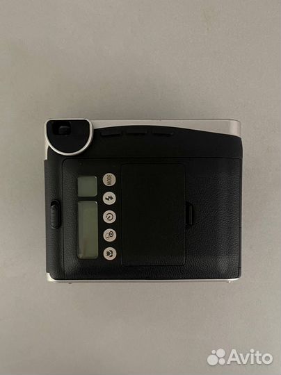 На доставке Instax mini 90
