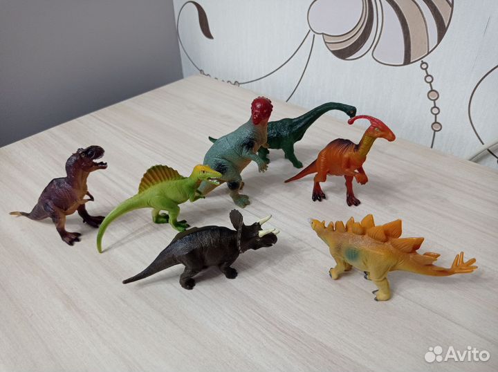 Фигурки динозавров