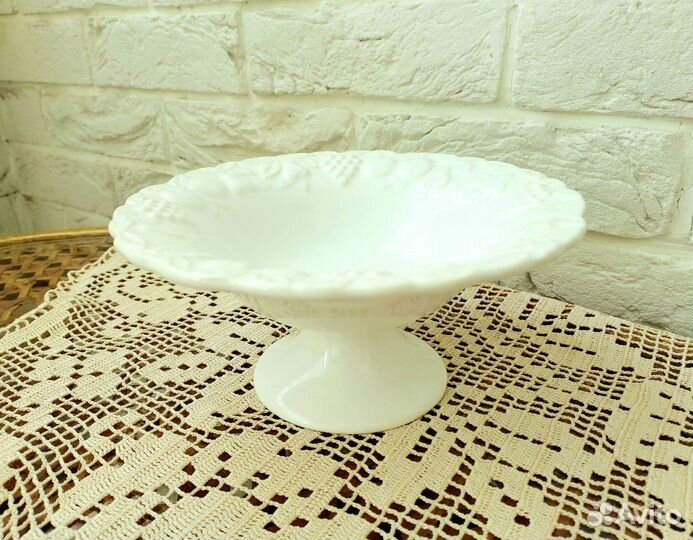 Ваза конфетница на ножке фарфор