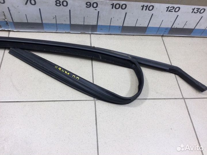 Уплотнитель стекла двери Chevrolet Cruze седан 1