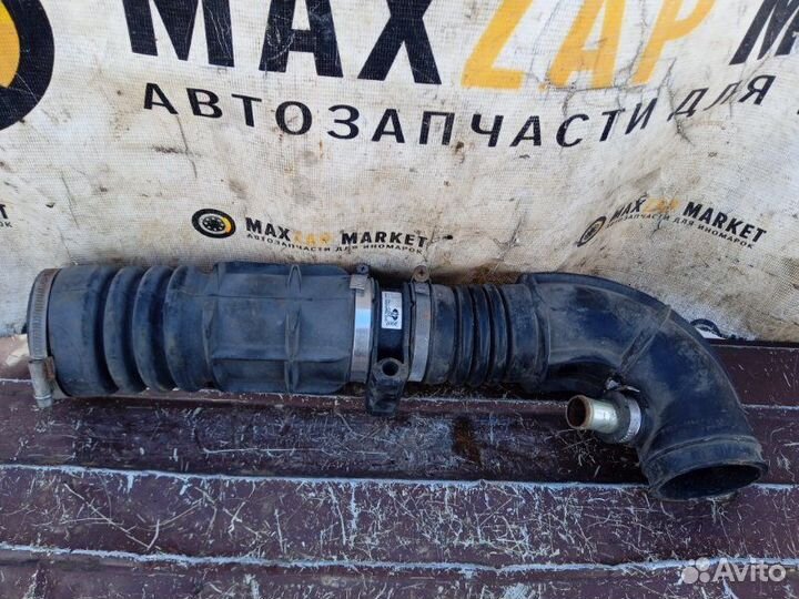 Патрубок воздухозаборника Chevrolet Niva 2002 б/у