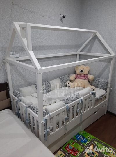 Детская кровать Домик с вертикальным бортиком