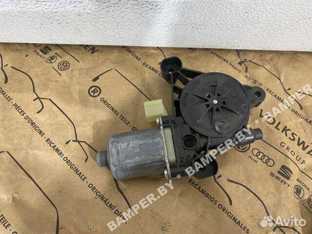 Моторчик стеклоподъемника передний правый Audi Q8