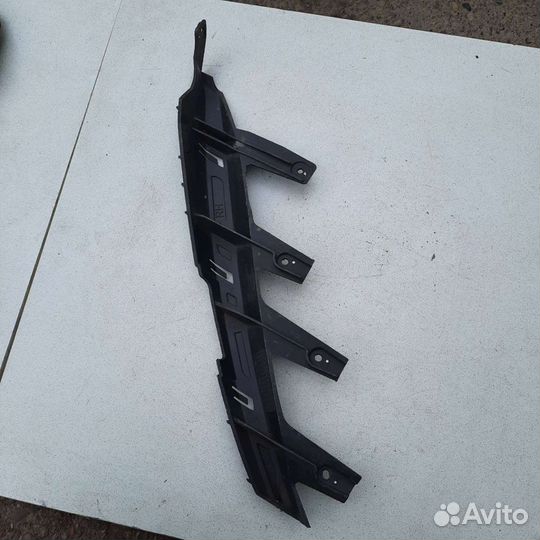 Кронштейн фары правый Chevrolet Malibu 12-16г