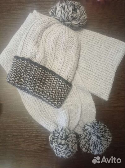Продам комплект шапка и шарф женские
