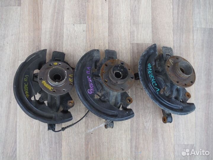 Кулак поворотный левый Renault Fluence 2012