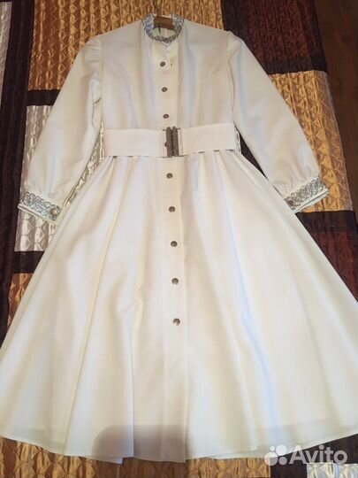 Белое вечернее платье