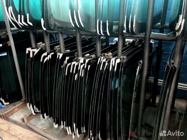 Стекло боковое заднее правое с отверстиями Fiat