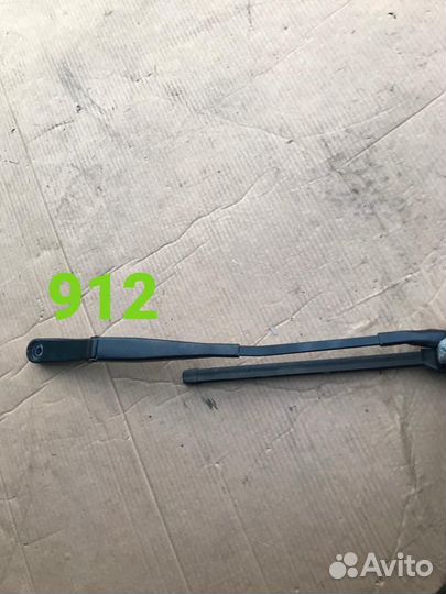 Поводок дворника левый Порше Кайен 958 (912)