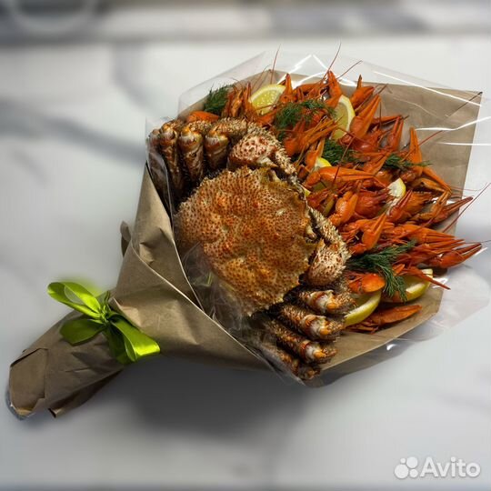 Мужской букет из раков, краба волосатика