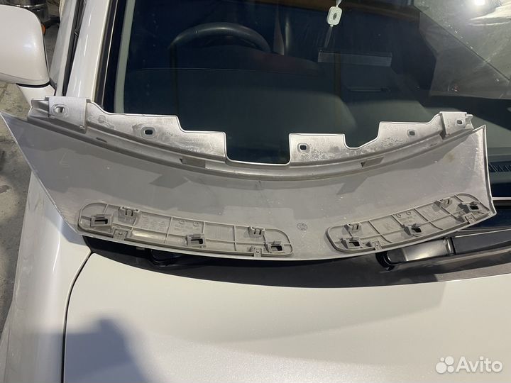 Решотка радиатора Nissan Note NE12