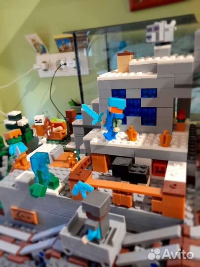 Lego minecraft горная пещера