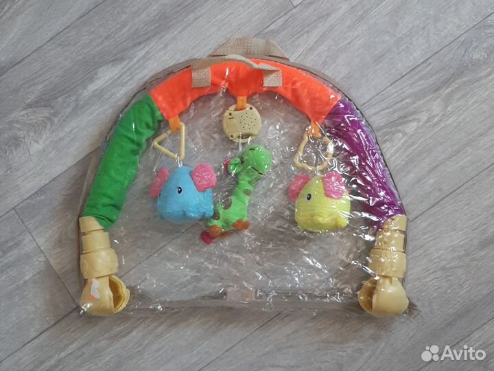 Дуга с игрушками