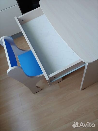 Столик со стулом для занятий дошкольника