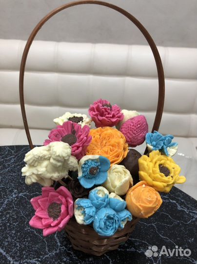 Букет-композиция цветов из шоколада Каллебаут