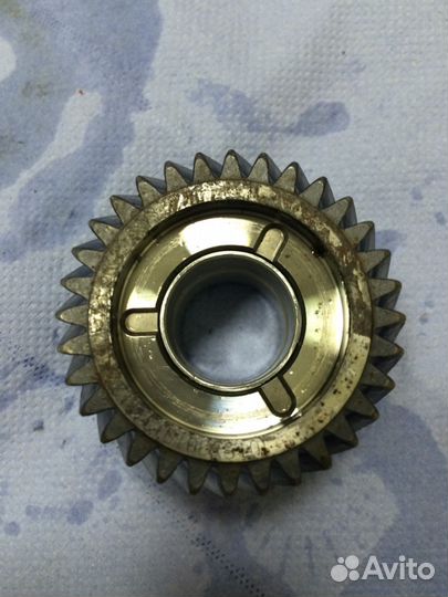 Шестеренка зуб Skoda WV Audi 06H103488M Промежуточ