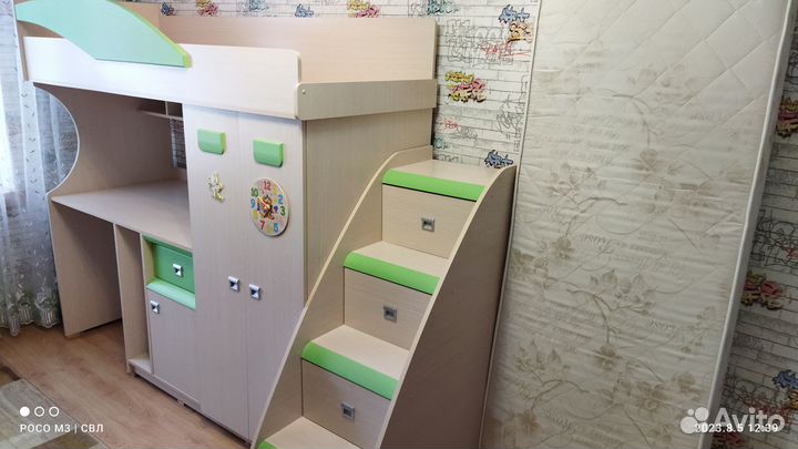 Детская кровать чердак, стол шкаф и лесенка