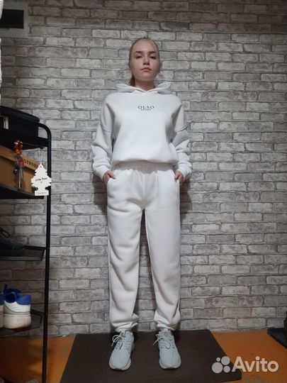 Спортивный костюм женский