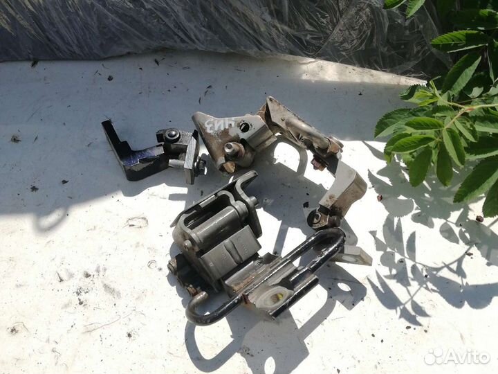 Петля двери Ауди а6с5