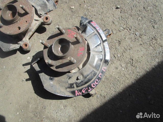 Кулак левый Chevrolet Aveo T300