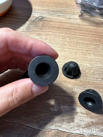 Продам втулка фиксатор,или резиновый буфер на BMW