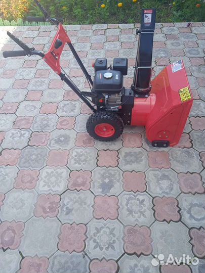 Снегоуборочная машина бензиновая