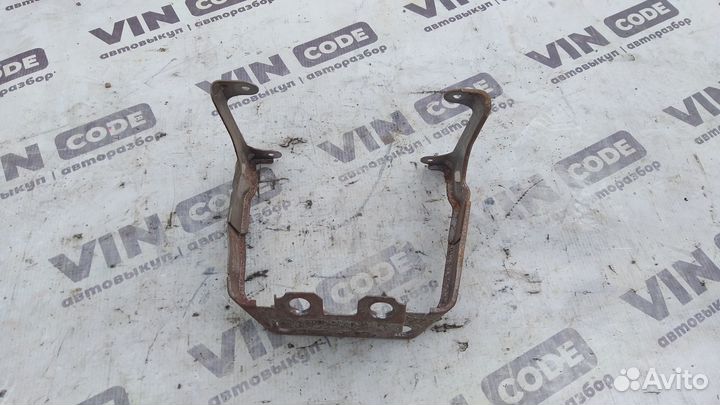 Кронштейн центральной консоли Ford Kuga 1