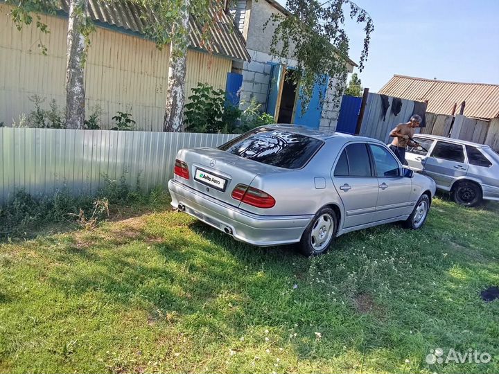 Mercedes-Benz E-класс 2.4 МТ, 1998, битый, 390 000 км