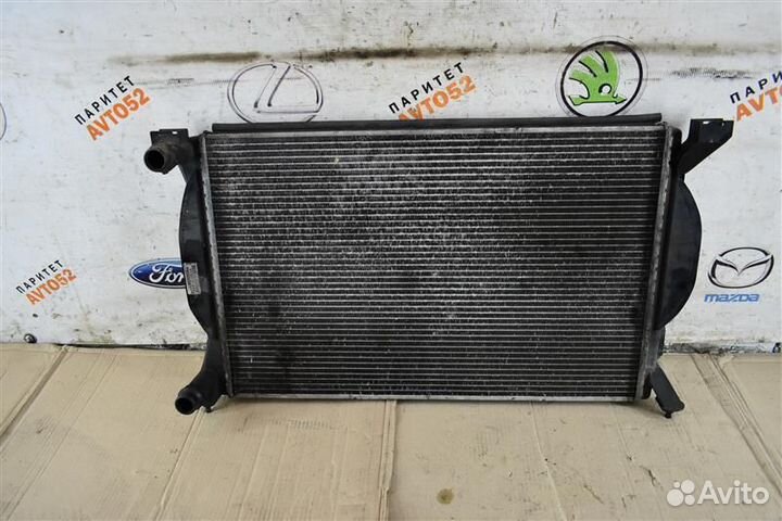 Радиатор охдаждения Audi A4 B7 2008