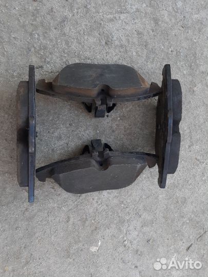 Тормозные колодки Mercedes w204 Рамка номера