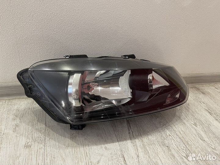 Фара правая Volkswagen Polo 5 до рест