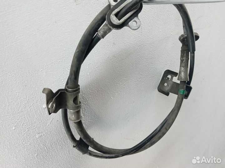 Трос стояночного тормоза правый Toyota Camry