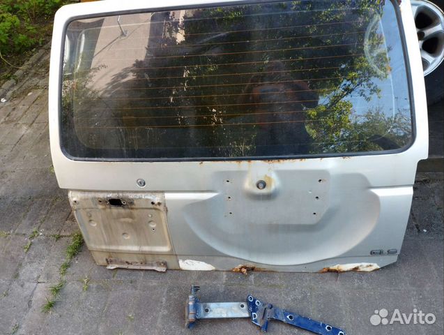 Стекло крышки багажника