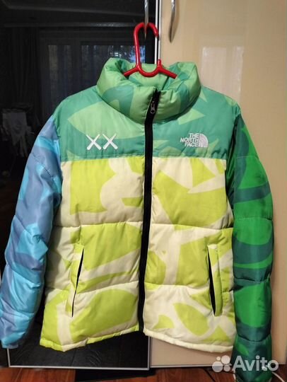 Пуховик the north face 700 kaws
