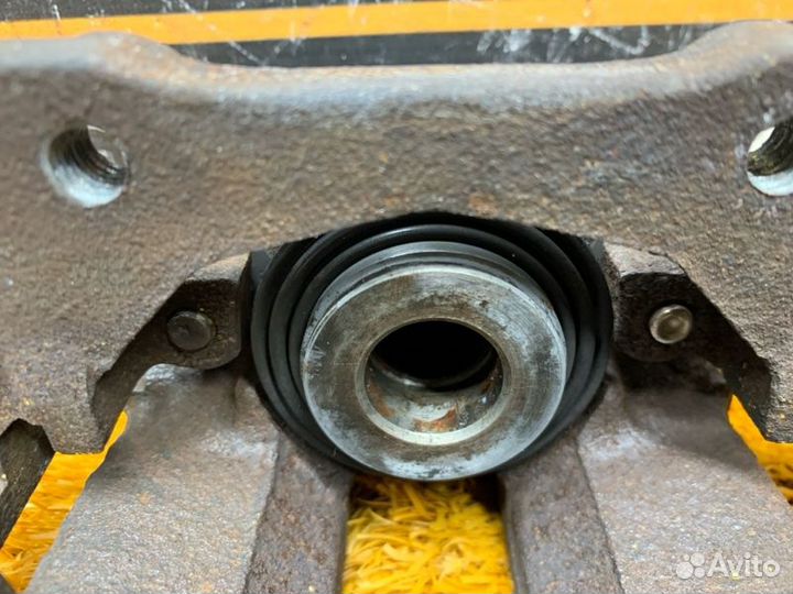 Суппорт задний правый Bmw 3-Series E46