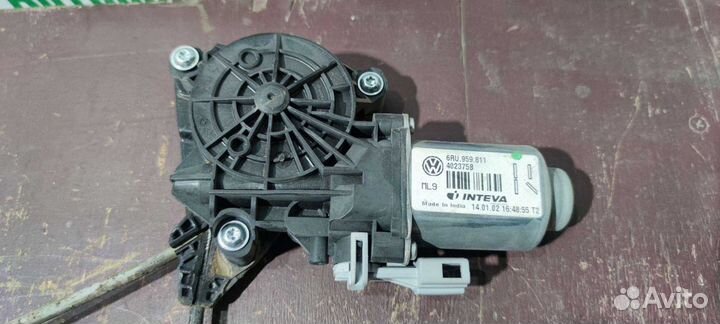 Стеклоподъемник задний правый Volkswagen Polo sed