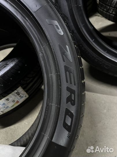 Pirelli P Zero PZ4 235/45 R18 94Y