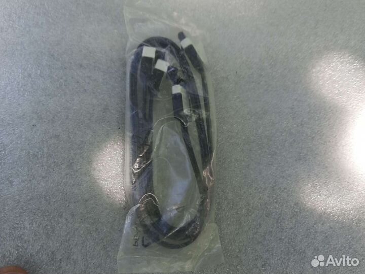 2 SATA кабеля новые