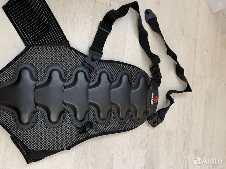 Защита спины горнолыжная