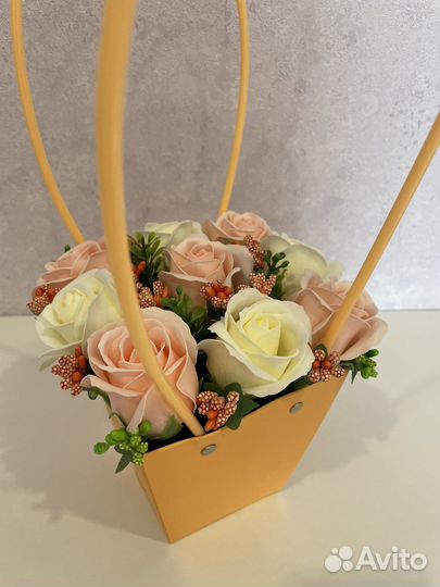 Корзинка с мыльными розами